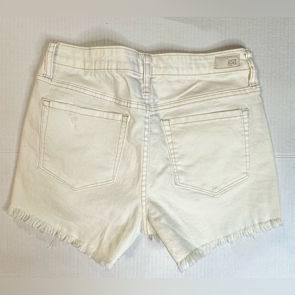 RSQ Ivory/ Cream High Rise Short 2 Distressed Fringed Button Closure Size 26 NWT - Picture 10 of 11